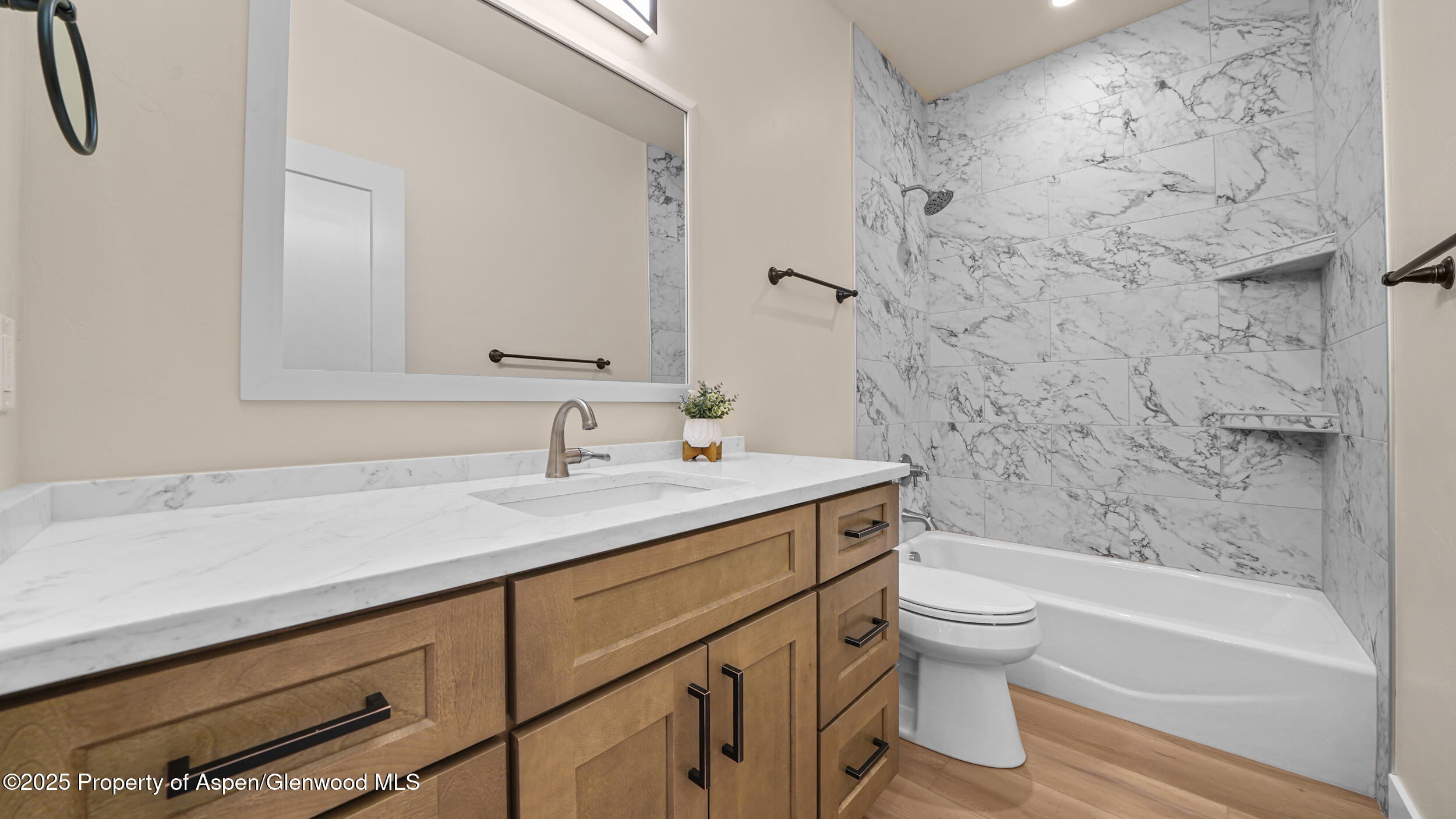 52 Hogan Parachute CO 81635