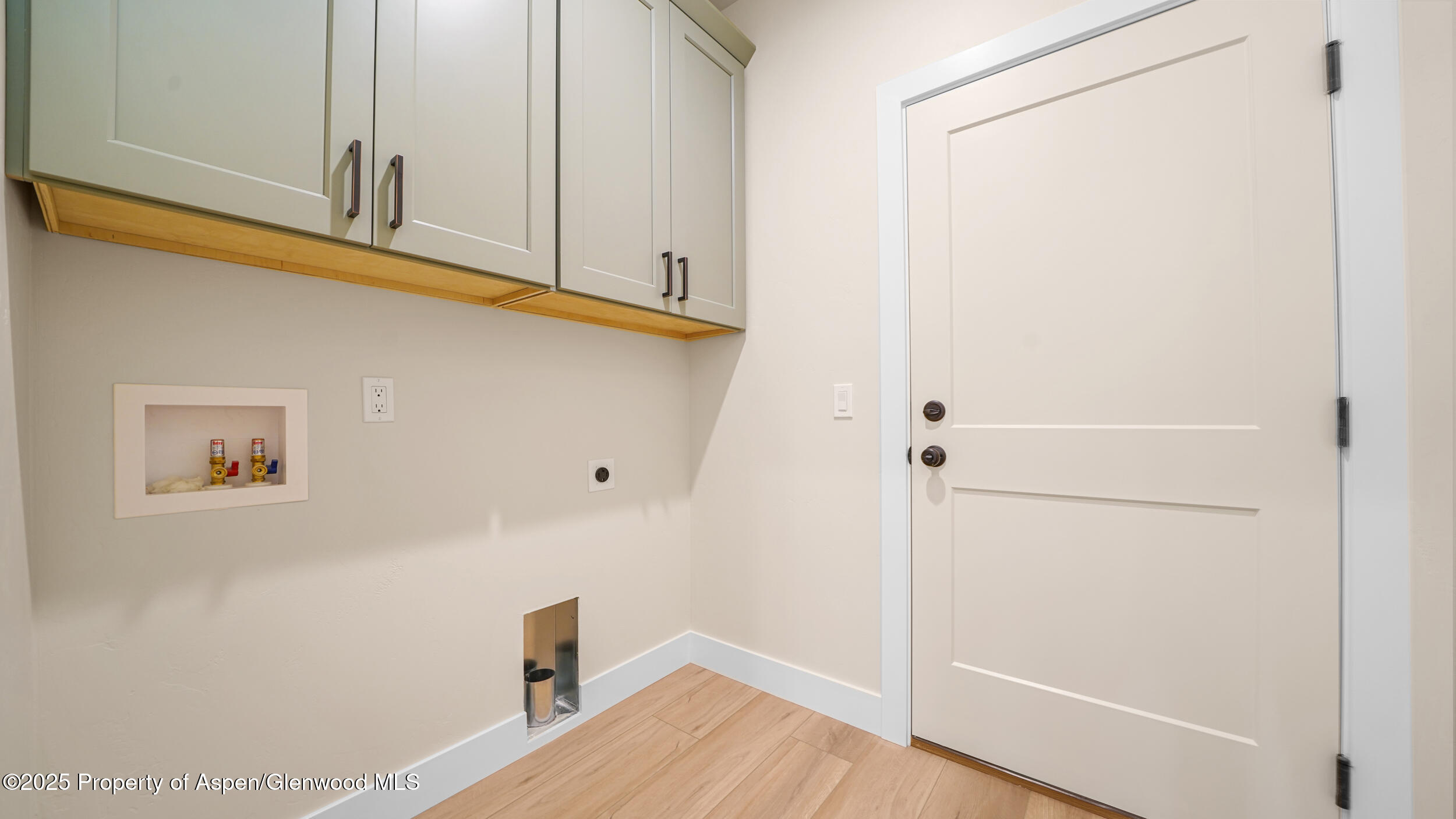 52 Hogan Parachute CO 81635