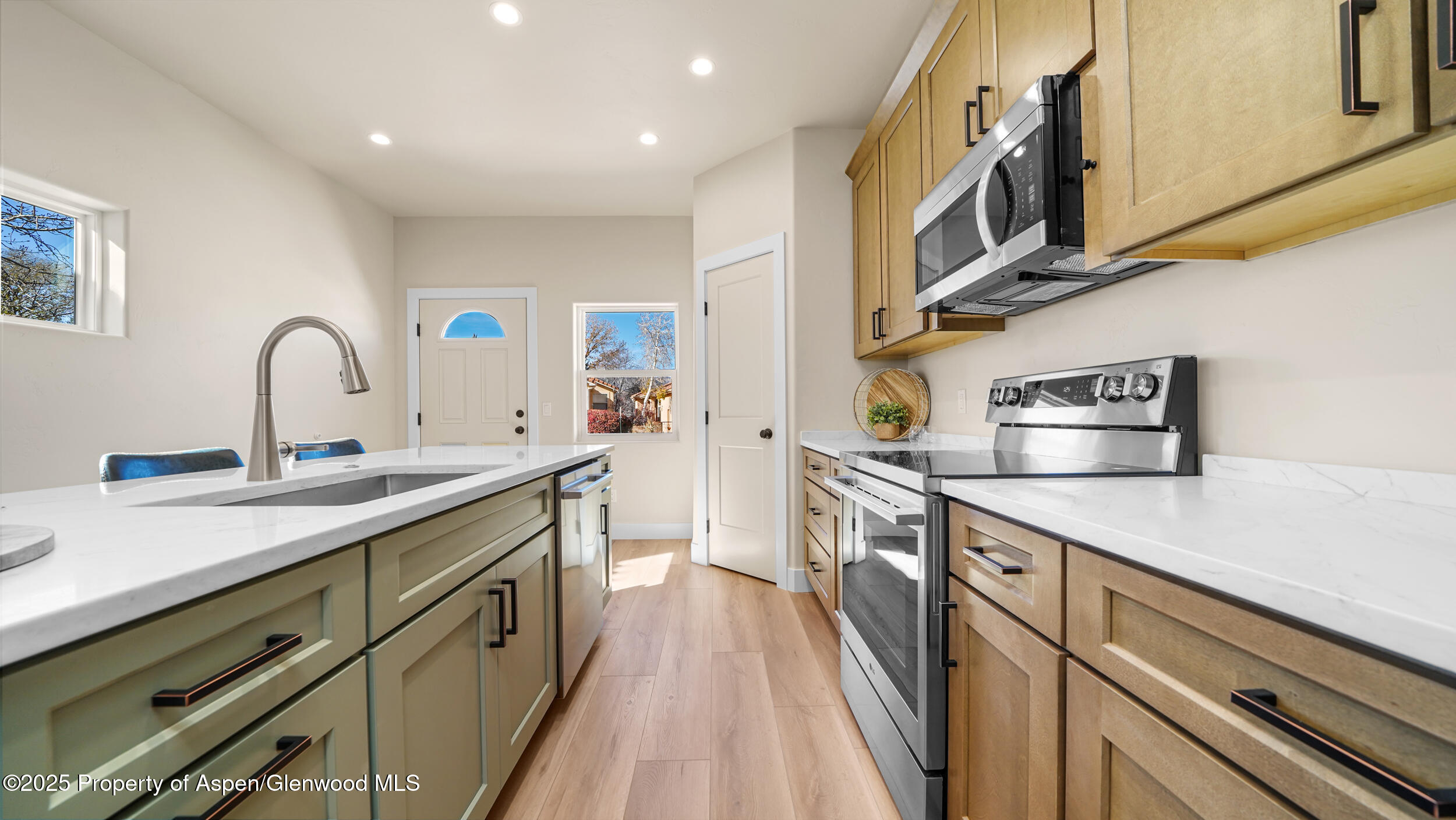 52 Hogan Parachute CO 81635