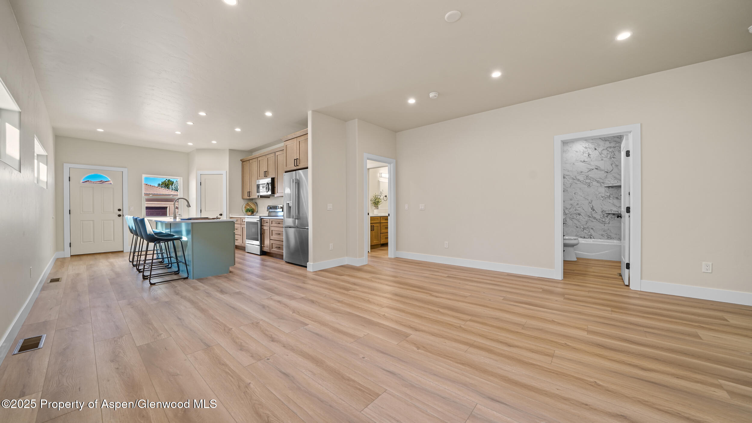 52 Hogan Parachute CO 81635