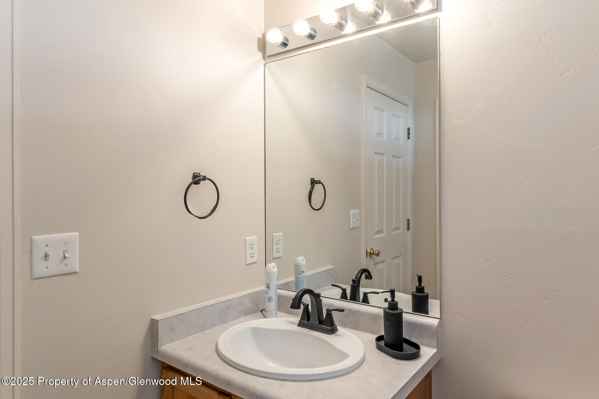 2618 Apache Court Rifle CO 81650