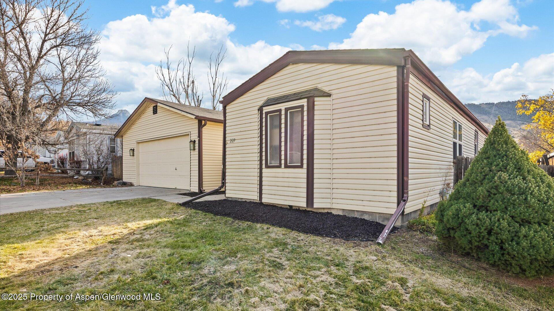 227 E Tamarack Circle Parachute CO 81635