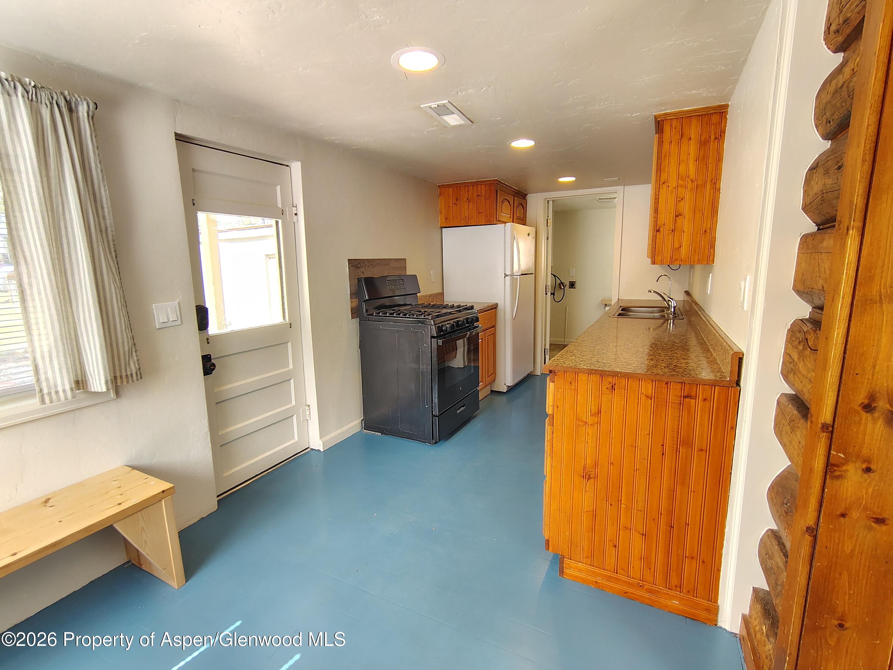 161 E 10th Street Rifle CO 81650