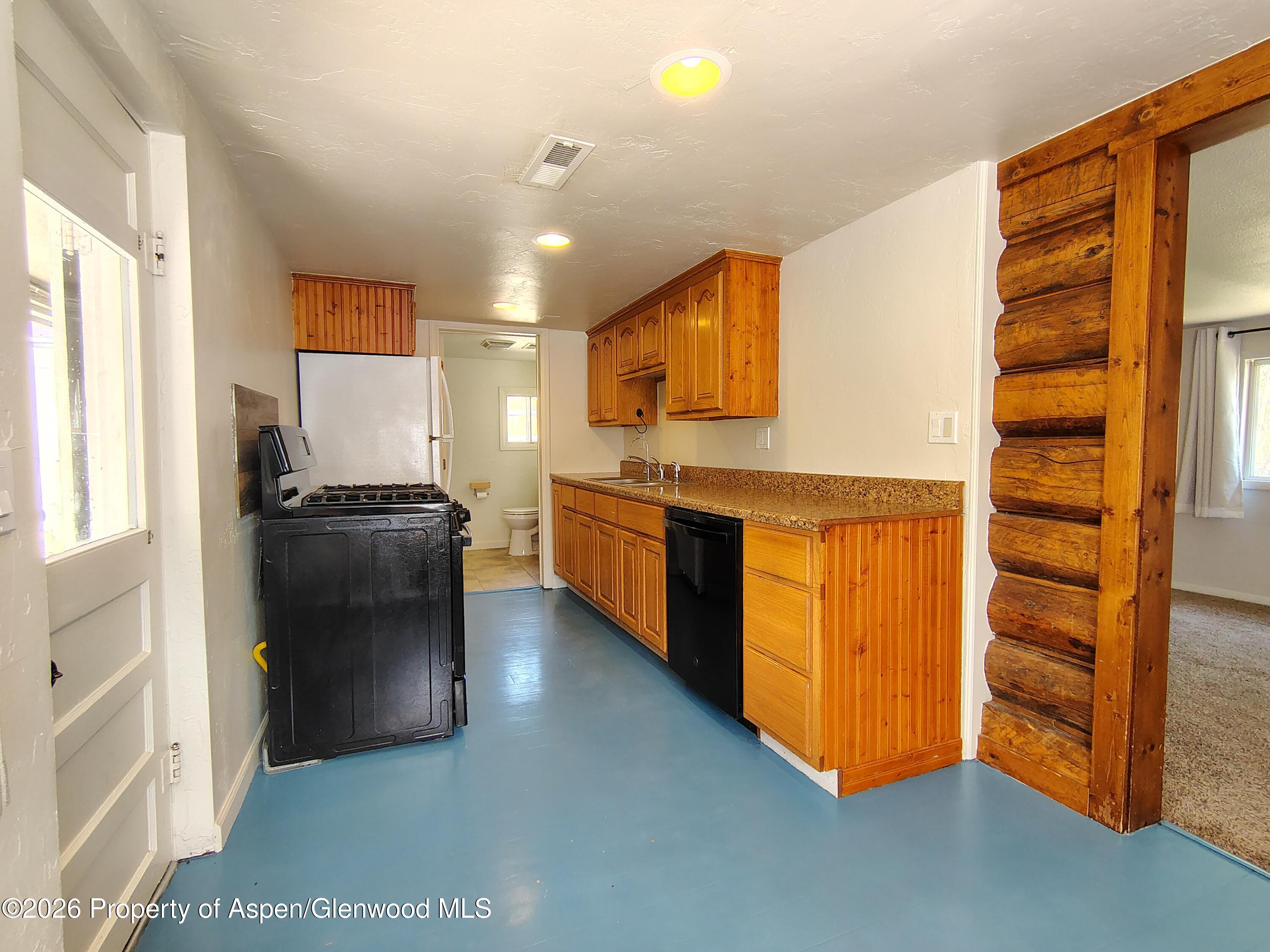 161 E 10th Street Rifle CO 81650