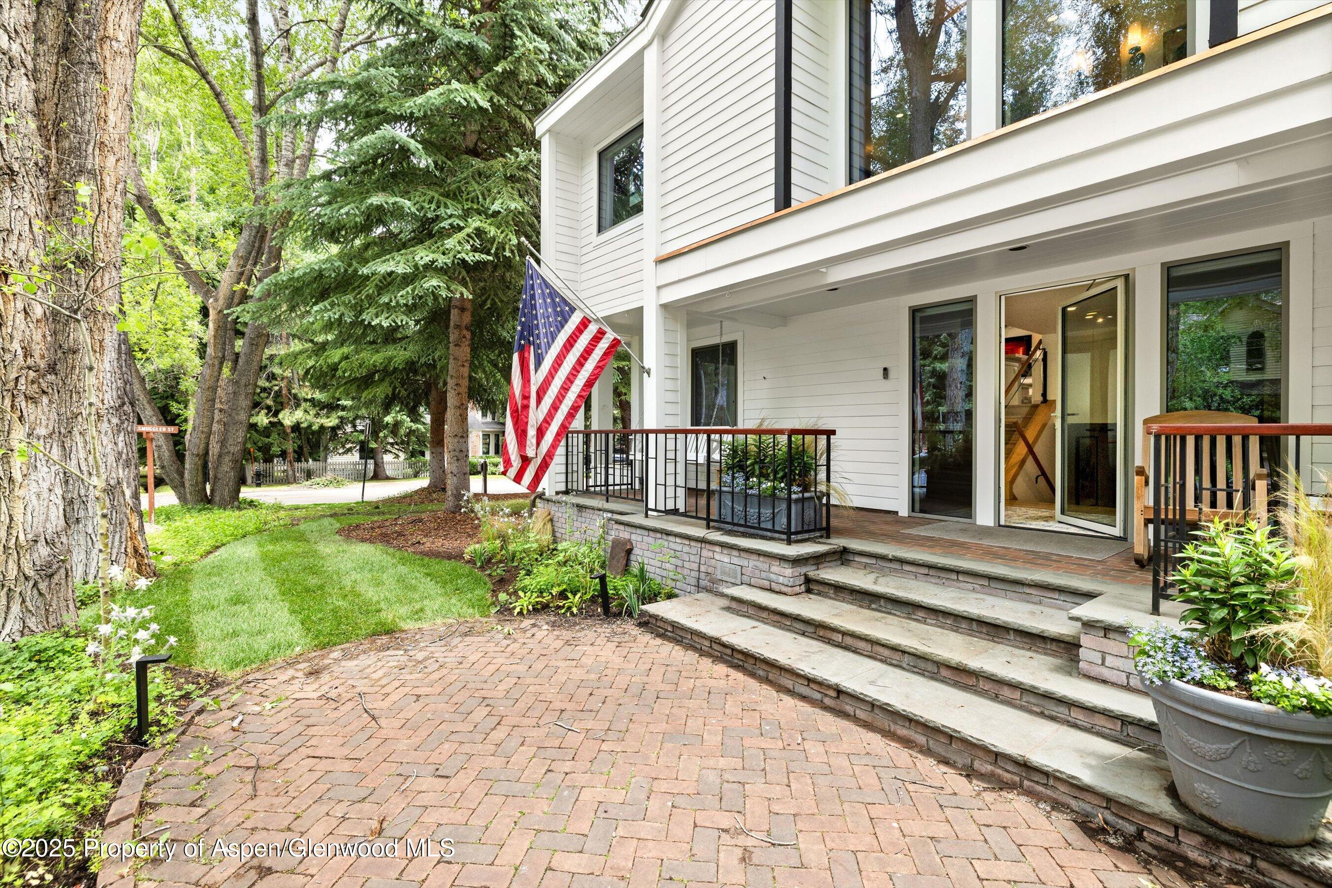437 W Smuggler Street Aspen CO 81611