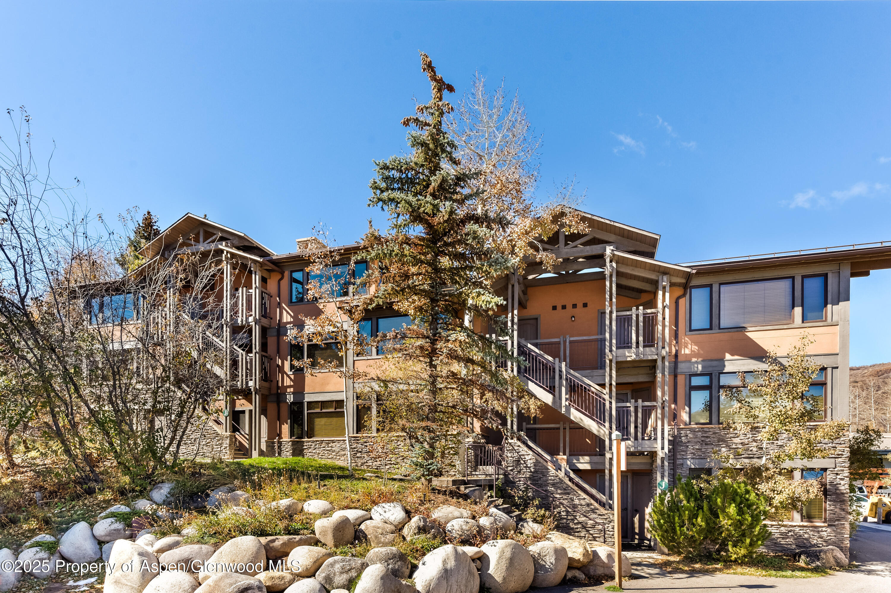 Snowmass Village CO, 600 Carriage Way, Unit J14