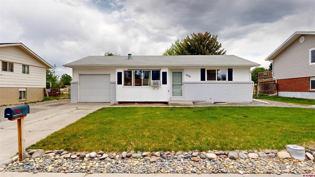 1609 Dover Road Montrose CO 81401