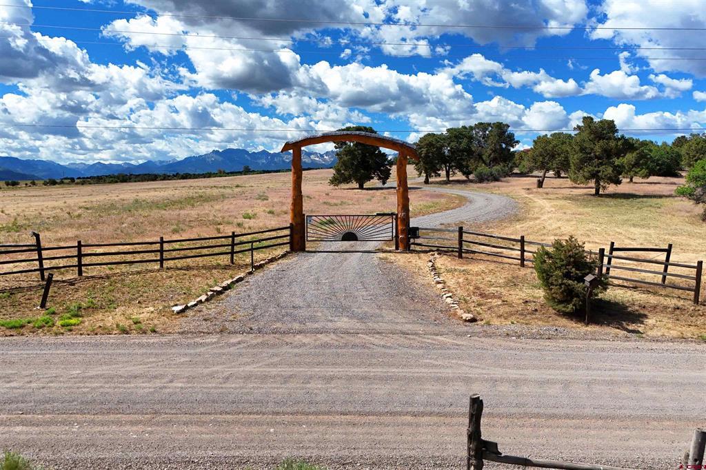 371 Cr 1a Montrose CO 81403