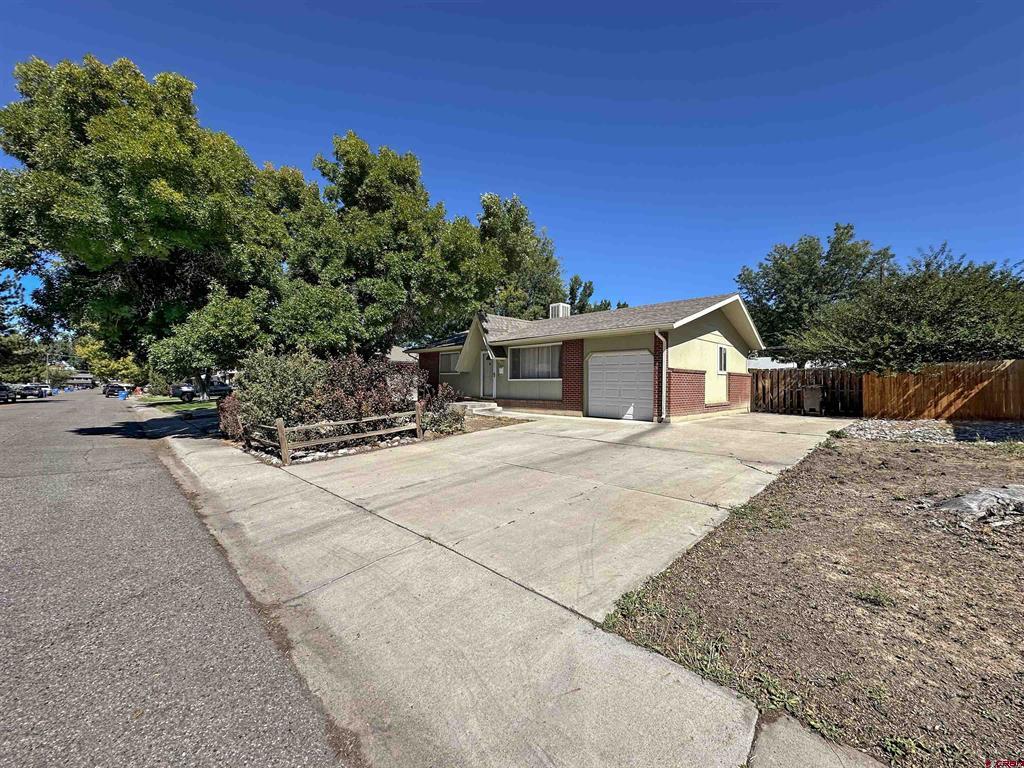 1413 Chatam Montrose CO 81401