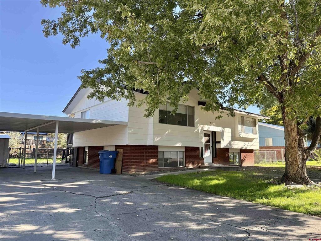 1017 York Street Montrose CO 81401