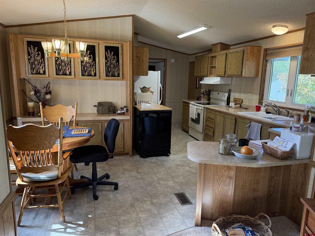 383 S Hillcrest Montrose CO 81401