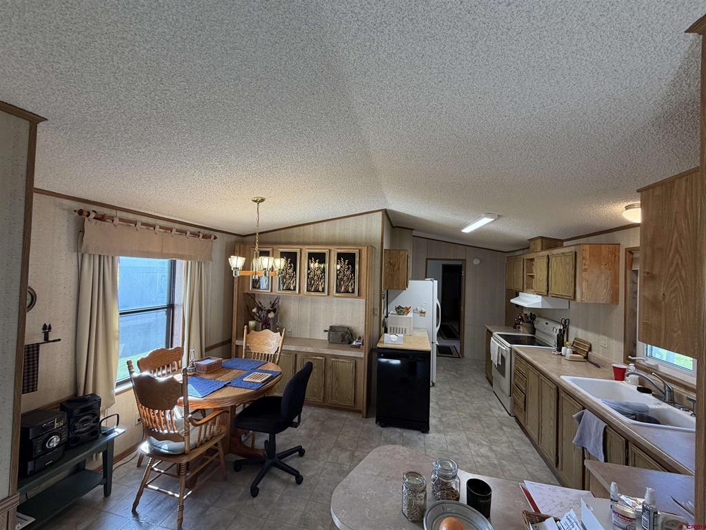 383 S Hillcrest Montrose CO 81401