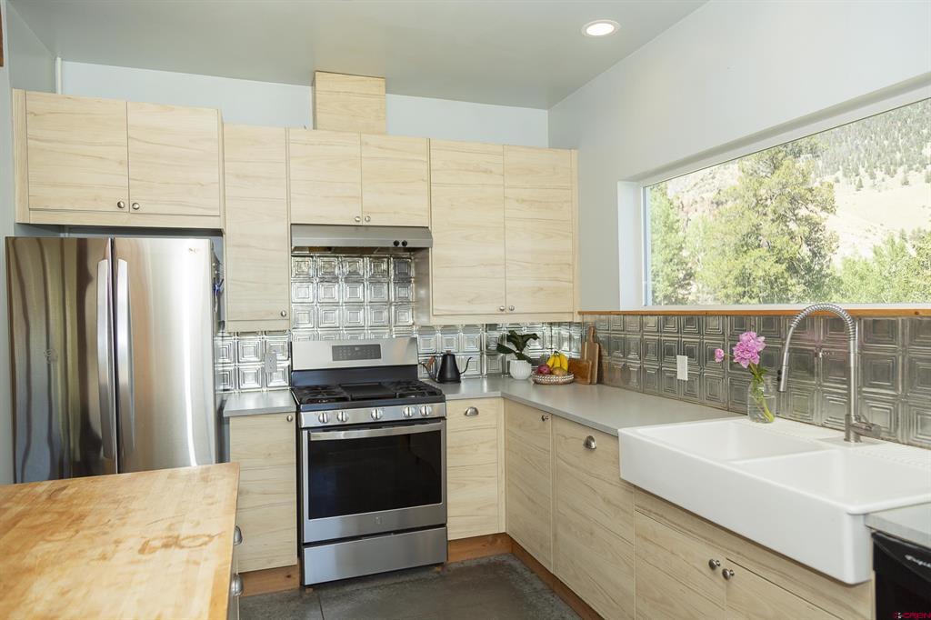 301 Rue La Fong Lane Creede CO 81130