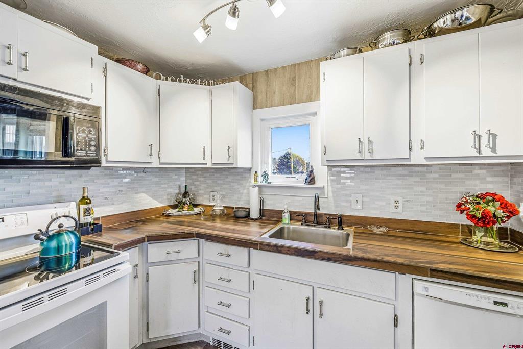 1037 N 1st Street Montrose CO 81401