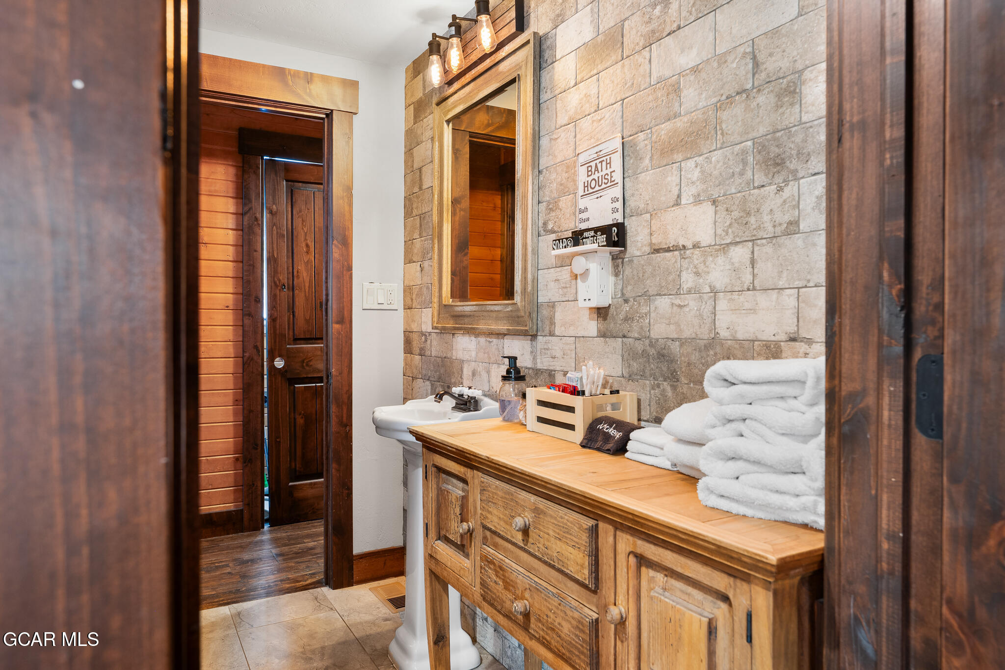 85 Grc 4431 Grand Lake CO 80447