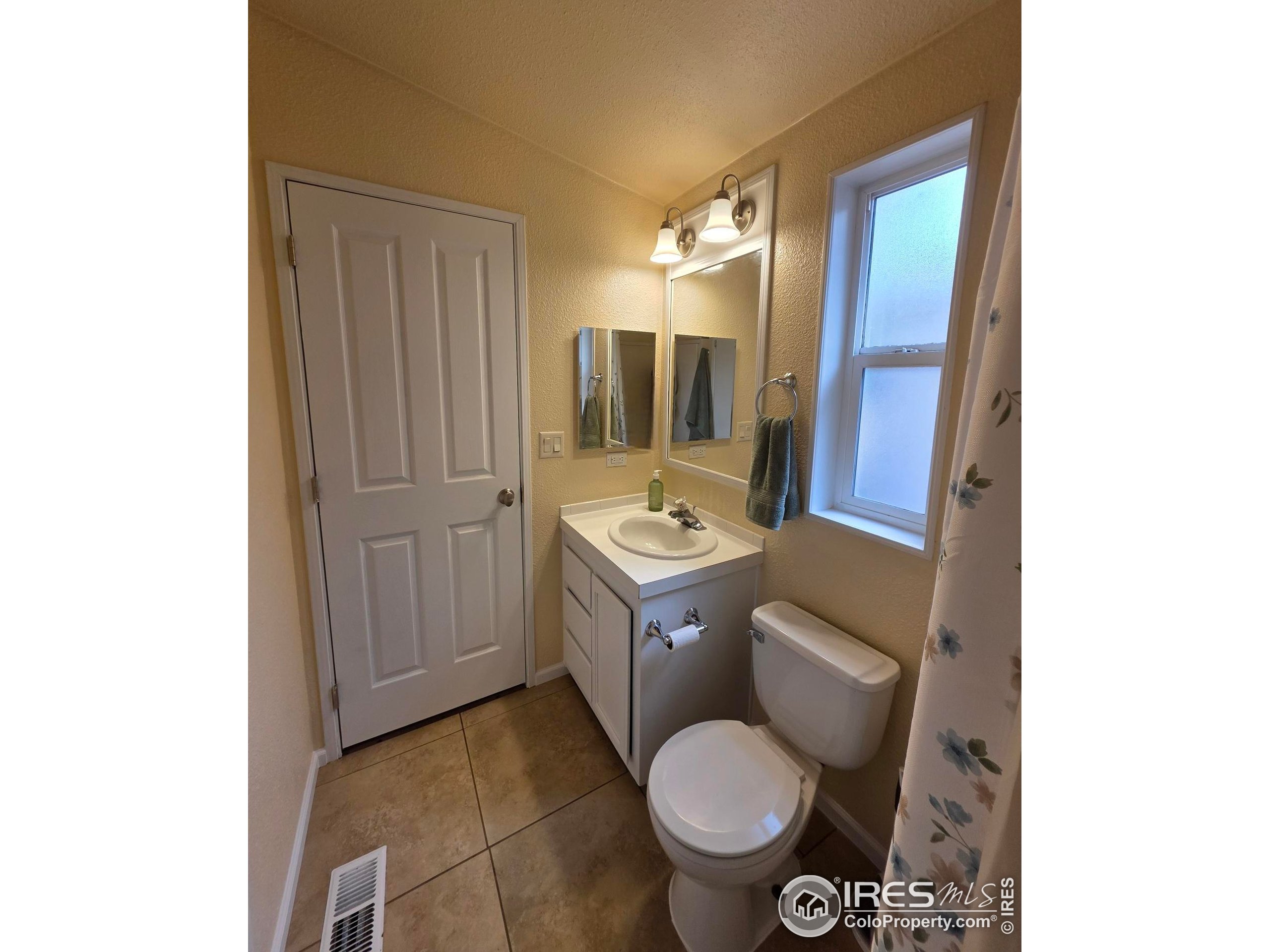 3272 N Rim Longmont CO 80504