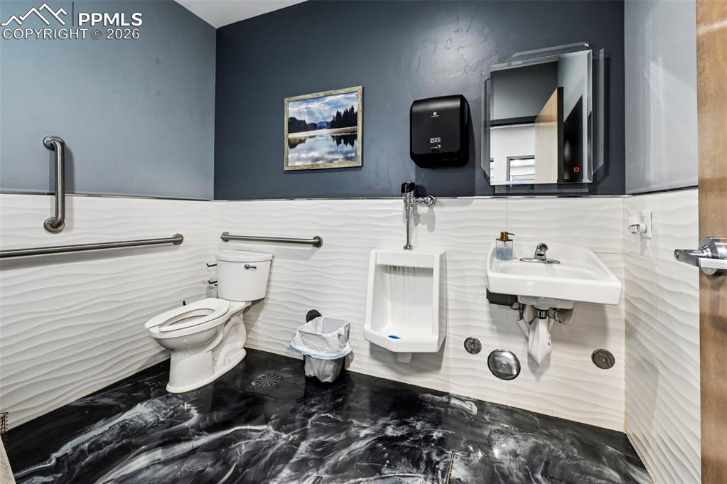 7302 Cole View Colorado Springs CO 80915