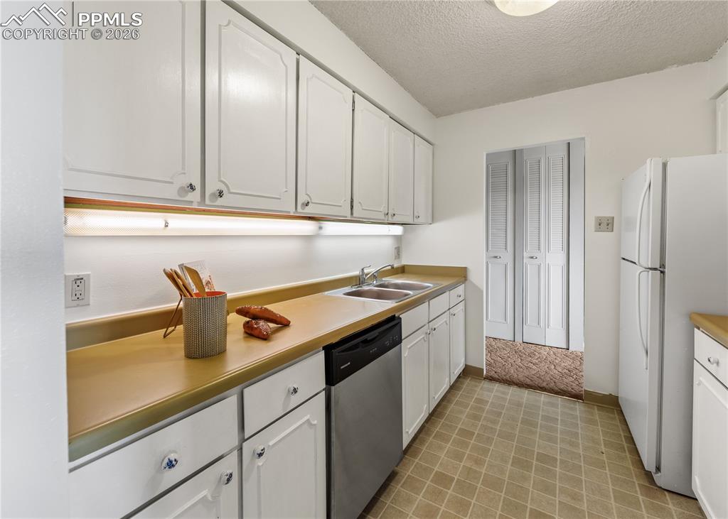 411 Lakewood Circle Colorado Springs CO 80910