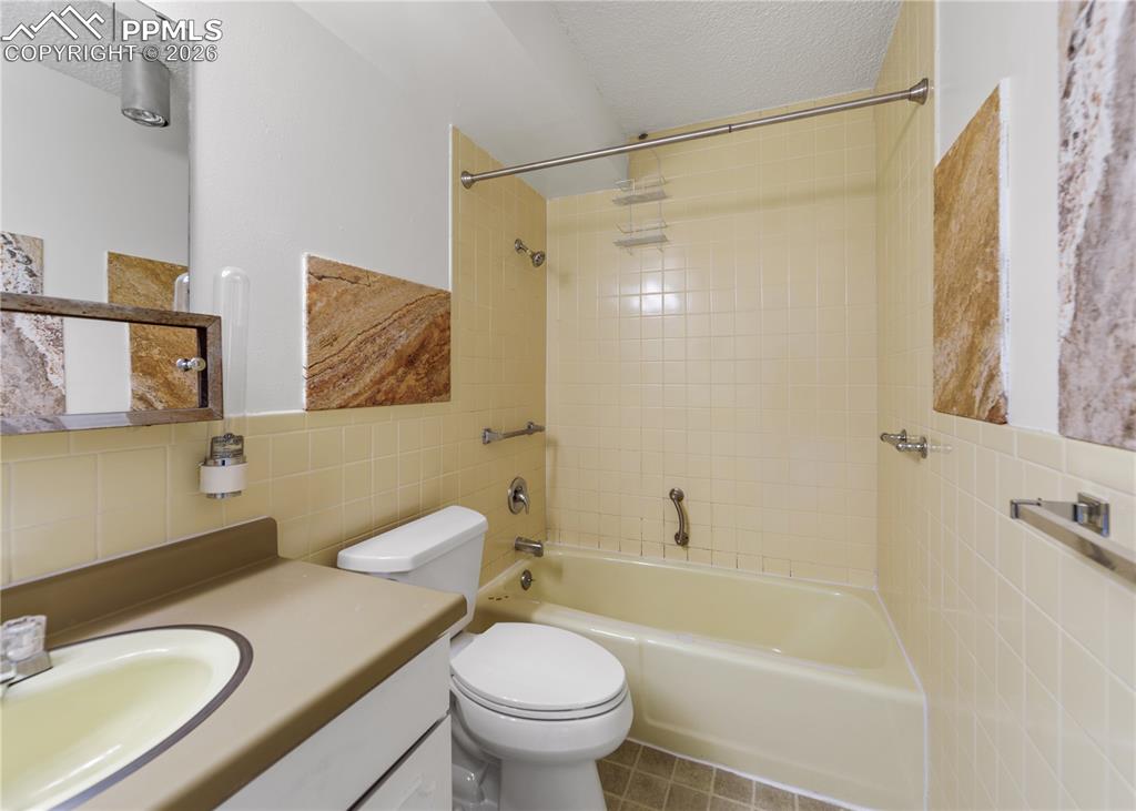 411 Lakewood Circle Colorado Springs CO 80910