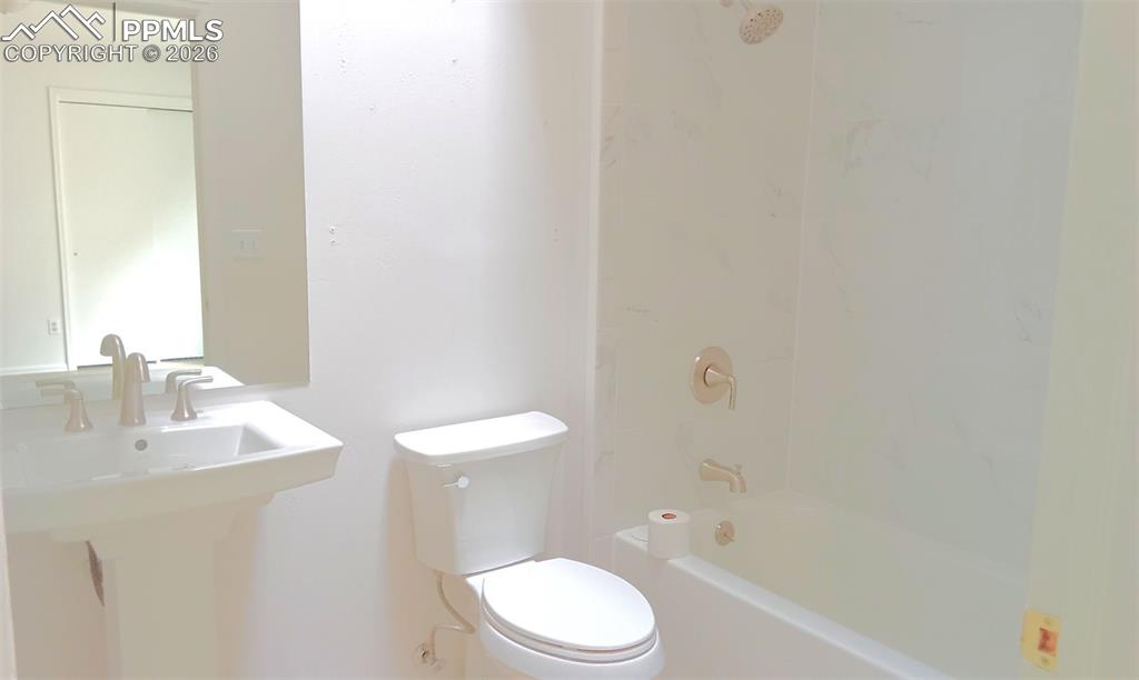 1048 Lutheran Way Colorado Springs CO 80915
