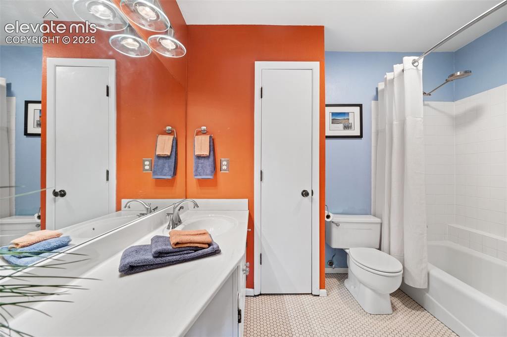 1032 Hill Circle Colorado Springs CO 80904