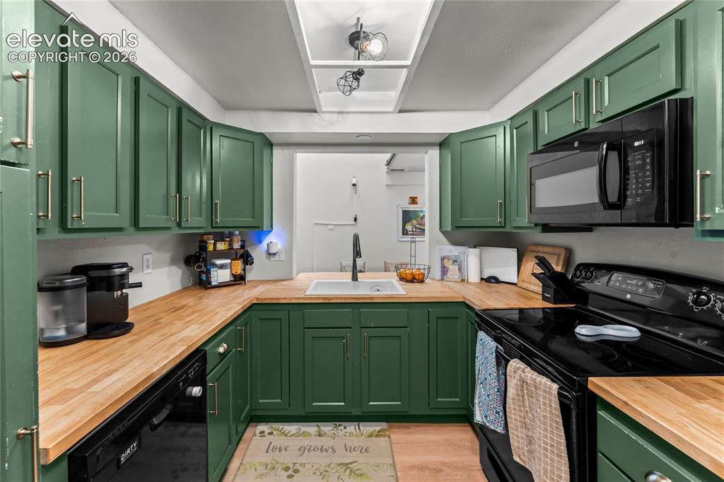 2013 Sussex Lane Colorado Springs CO 80909