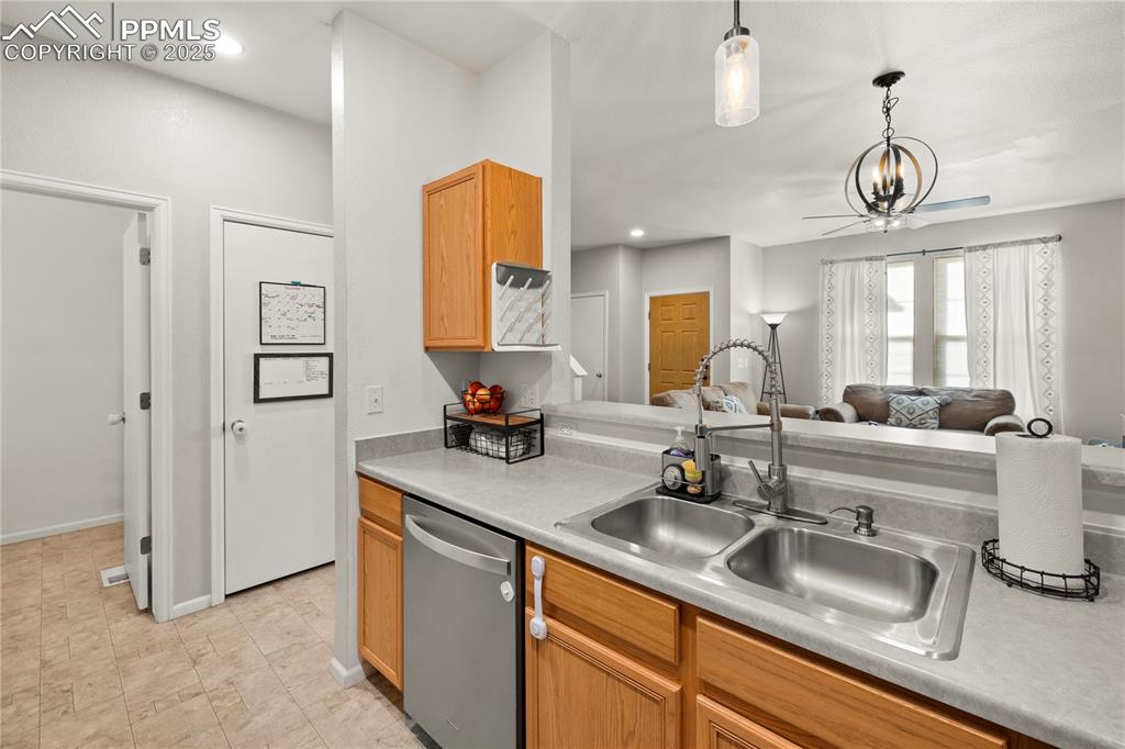 2220 Whale Point Colorado Springs CO 80951