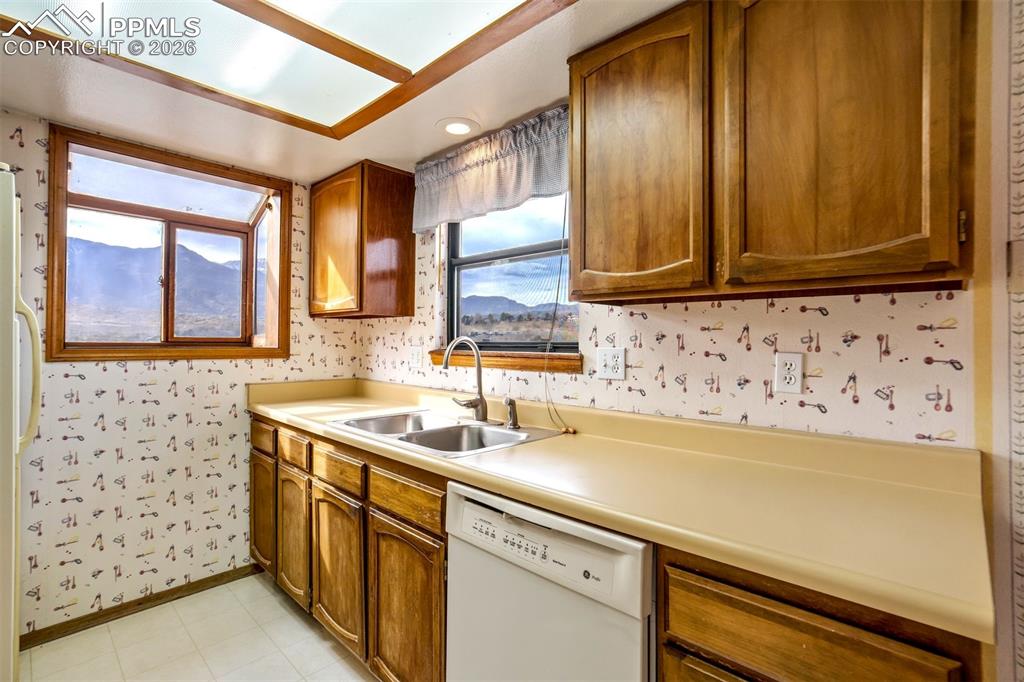 2385 Stepping Stones Way Colorado Springs CO 80904