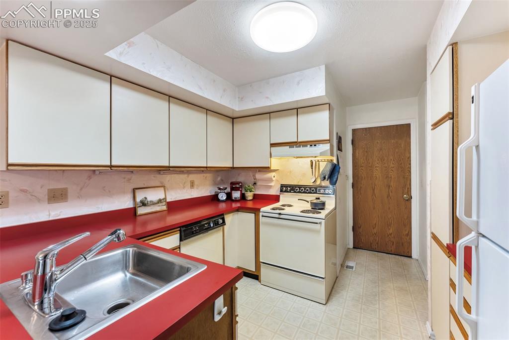 1229 Holland Park Boulevard Colorado Springs CO 80907