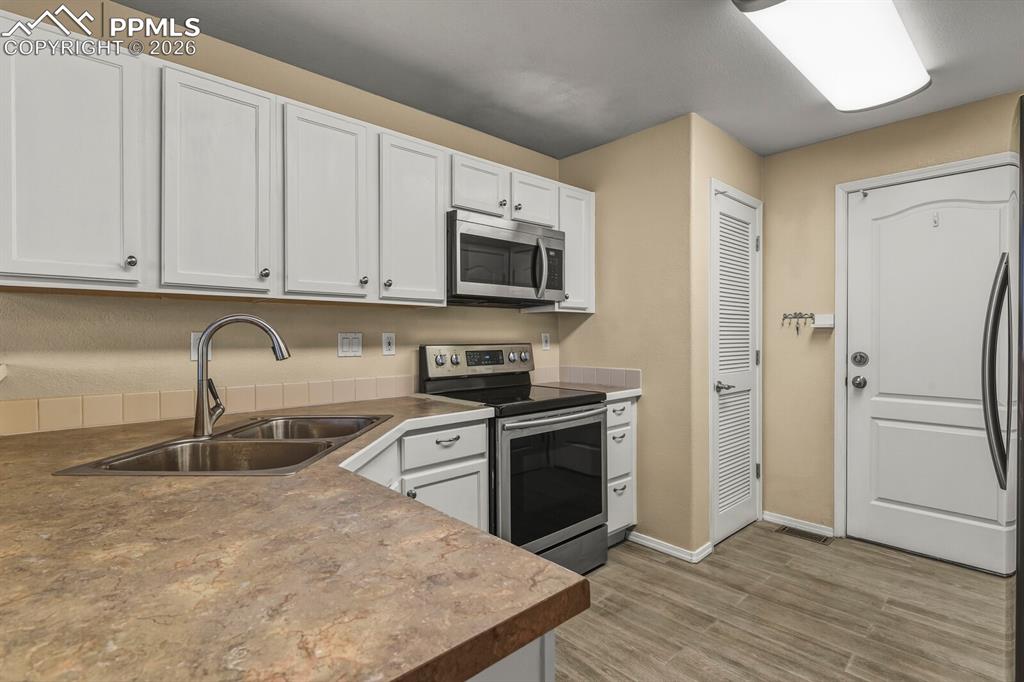 7158 Sand Crest View Colorado Springs CO 80923