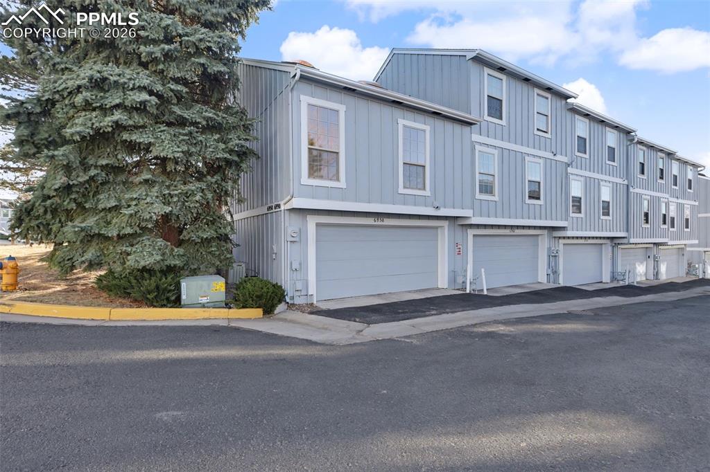 6958 Los Reyes Circle Colorado Springs CO 80918