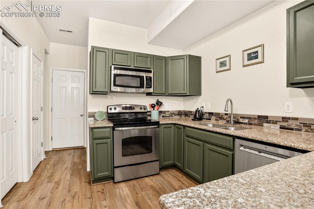 806 Red Thistle View Colorado Springs CO 80916