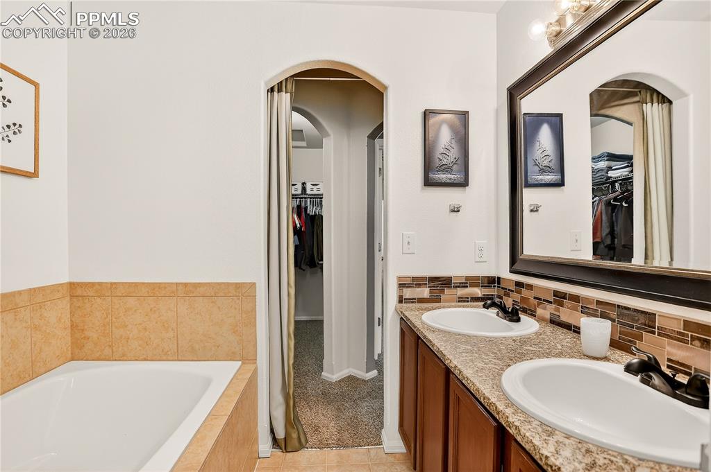 806 Red Thistle View Colorado Springs CO 80916