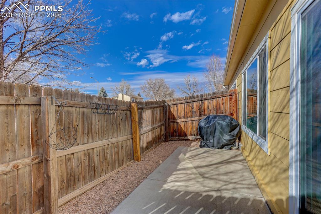 806 Red Thistle View Colorado Springs CO 80916