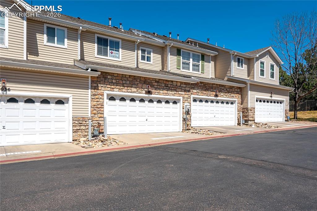 4040 Diamond Ridge View Colorado Springs CO 80918