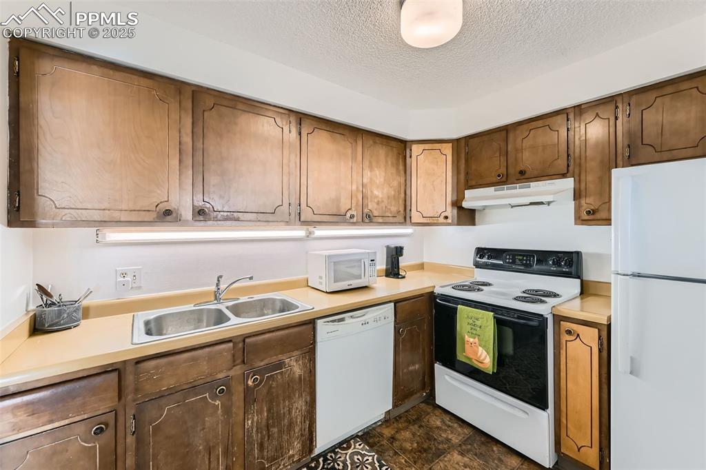 411 Lakewood Circle Colorado Springs CO 80910