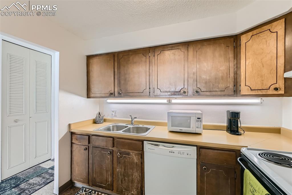 411 Lakewood Circle Colorado Springs CO 80910