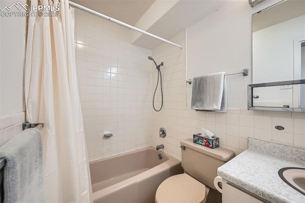 411 Lakewood Circle Colorado Springs CO 80910
