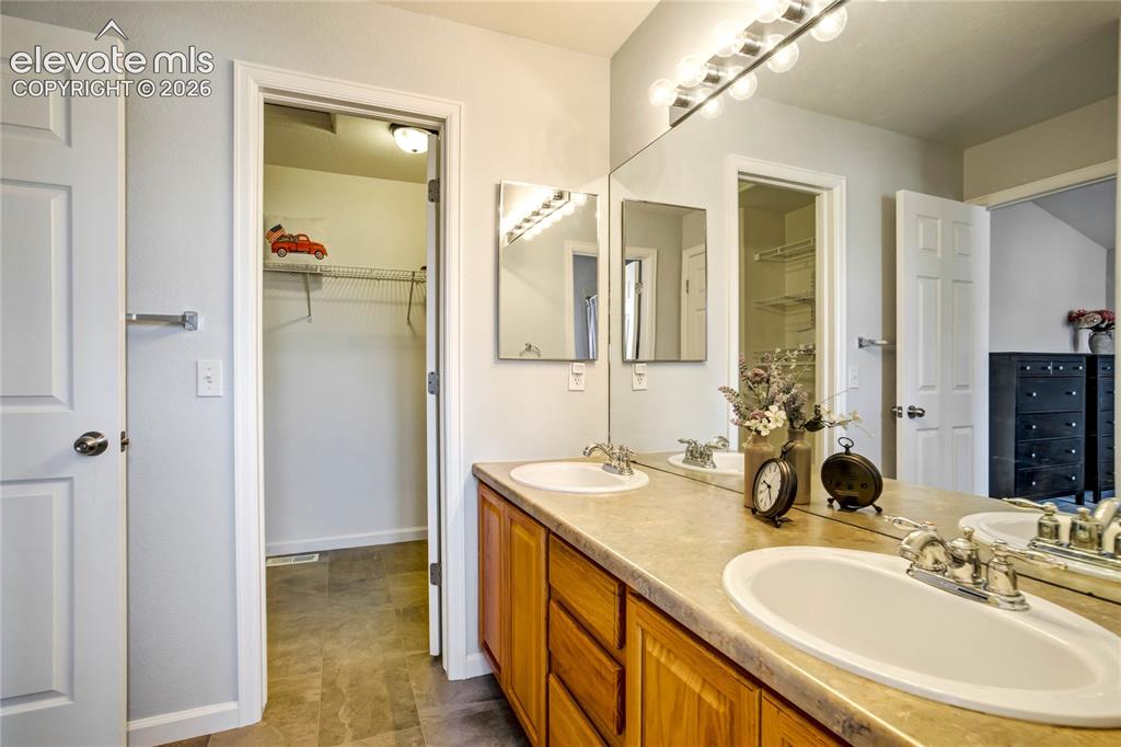 3931 Diamond Ridge View Colorado Springs CO 80918
