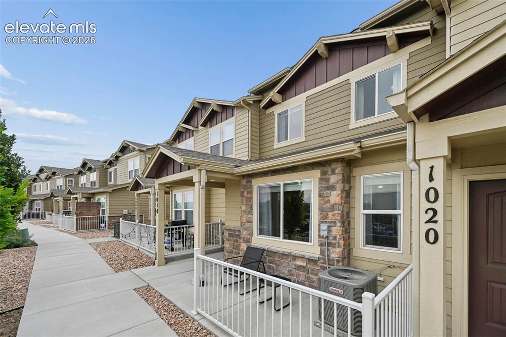 1014 Petra Heights Colorado Springs CO 80916
