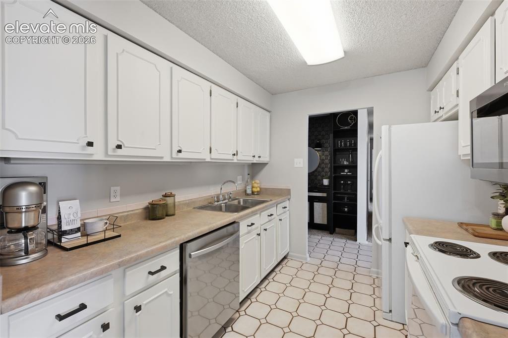 411 Lakewood Circle Colorado Springs CO 80910