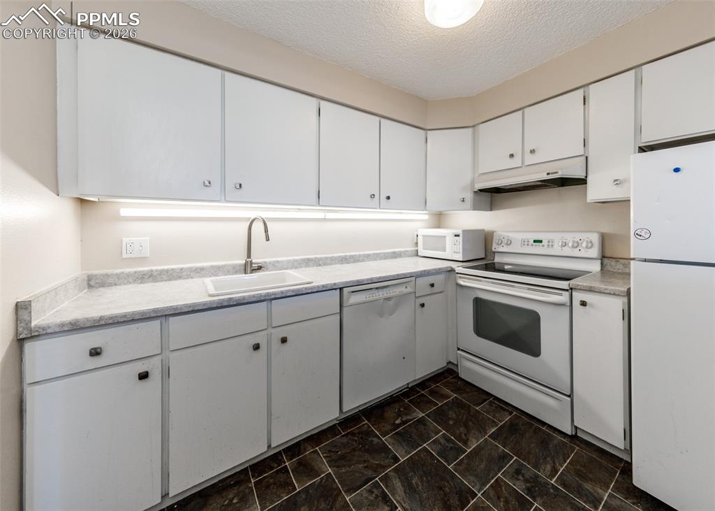 411 Lakewood Circle Colorado Springs CO 80910