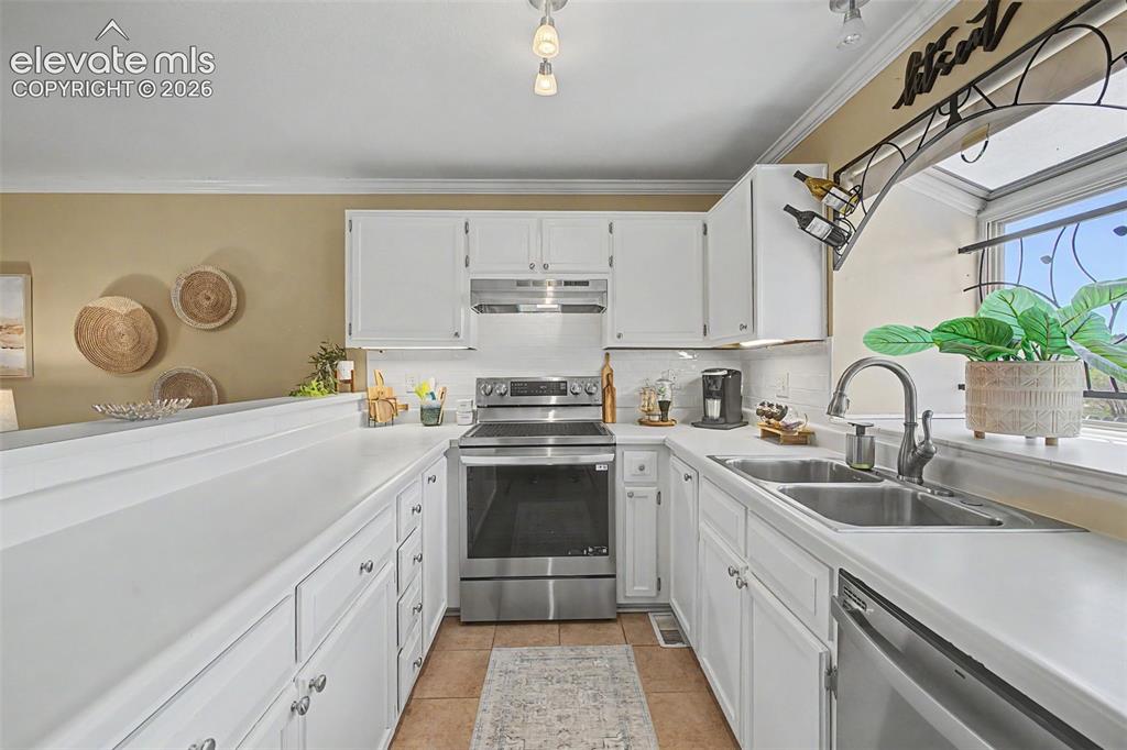 6618 Warbler Lane Colorado Springs CO 80919
