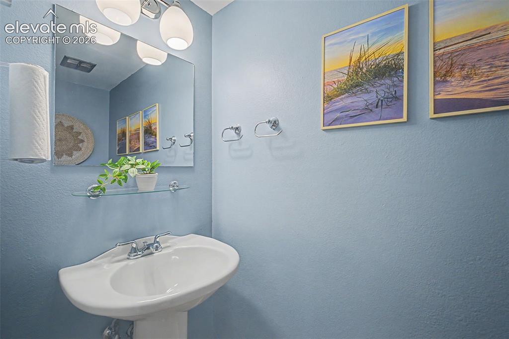 6618 Warbler Lane Colorado Springs CO 80919