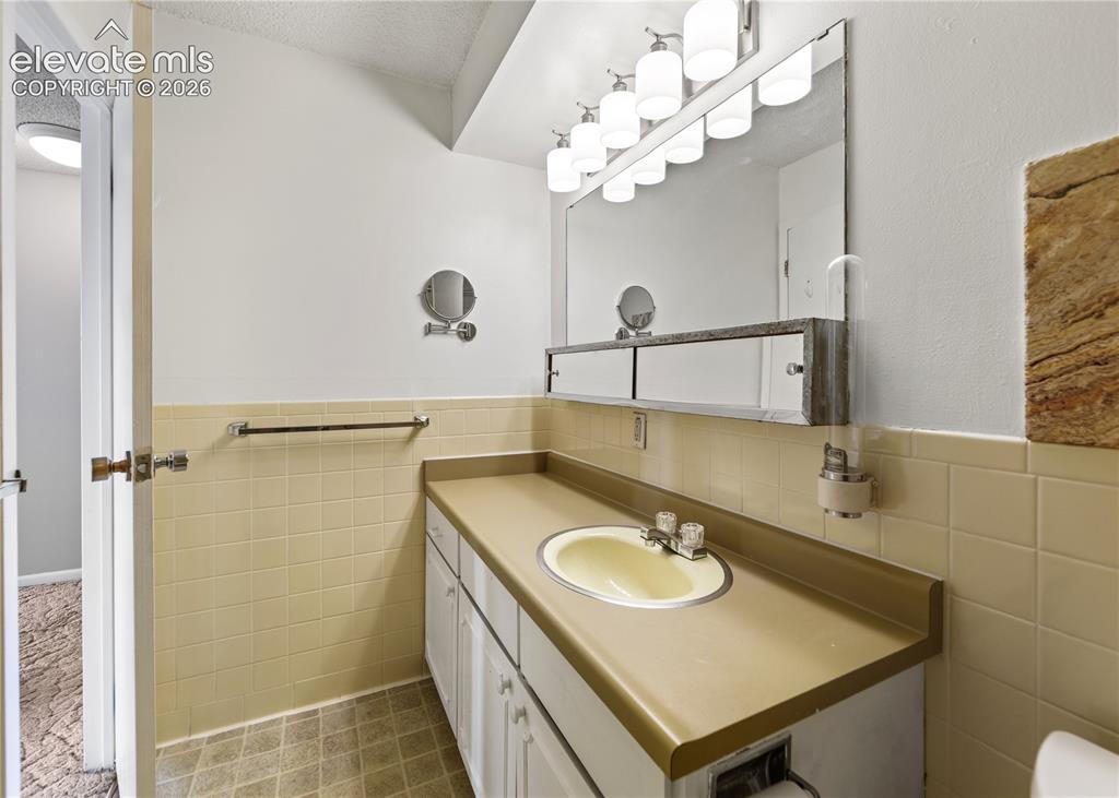 411 Lakewood Circle Colorado Springs CO 80910