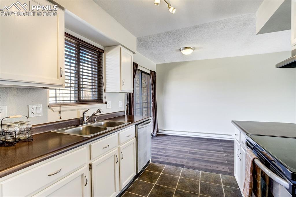 326 Mount View Lane Colorado Springs CO 80907