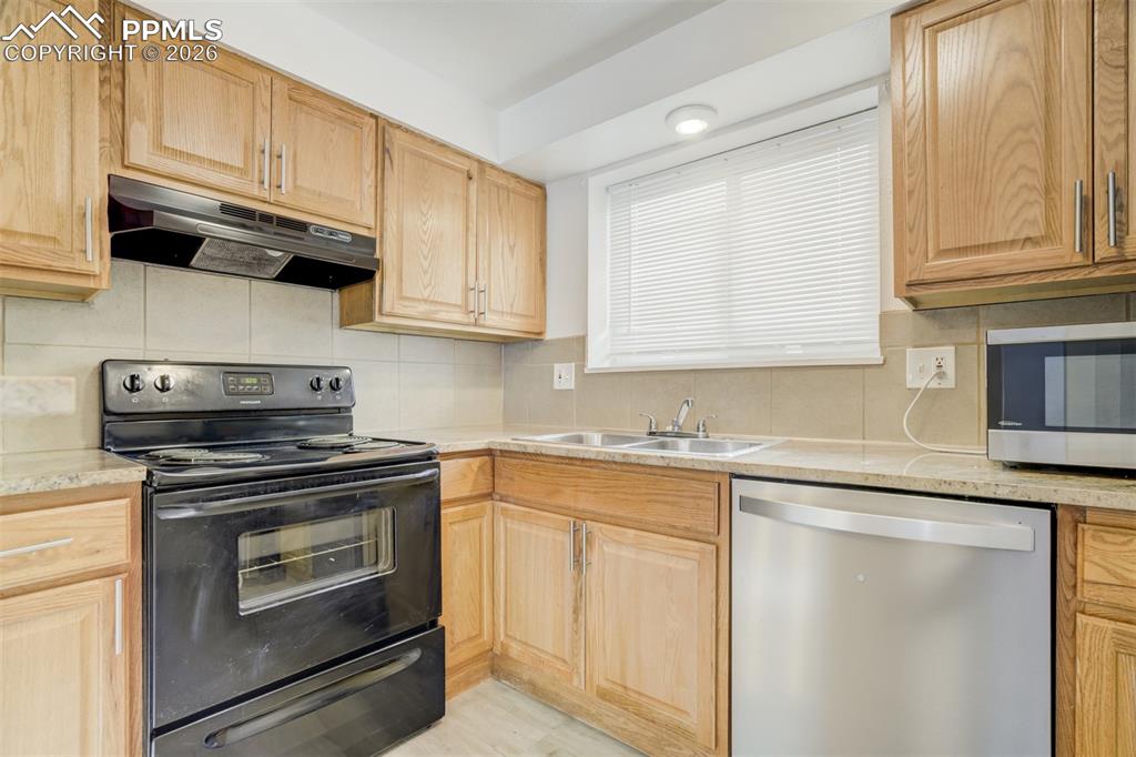 2921 Straus Lane Colorado Springs CO 80907