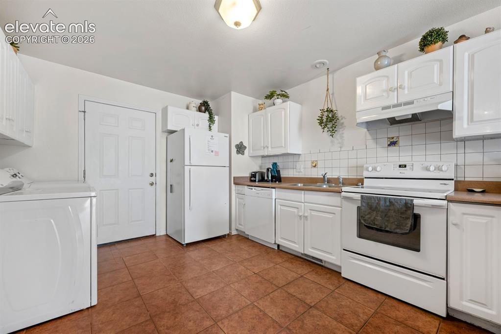 219-221 W Harmony Drive Pueblo CO 81007