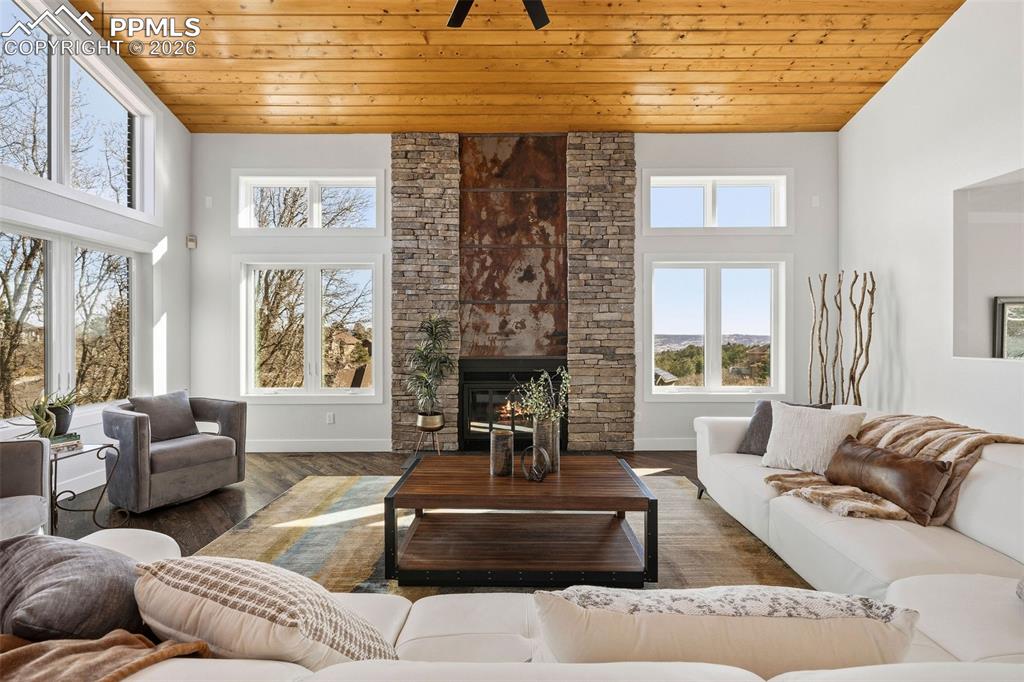 1915 Hunters Point Lane Colorado Springs CO 80919