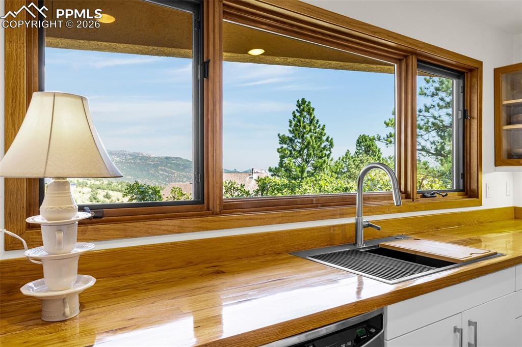 531 Crystal Hills Boulevard Manitou Springs CO 80829